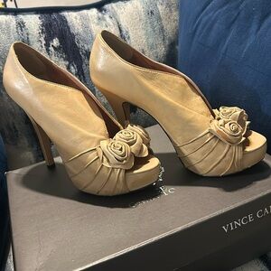 Vince Camuto Rosette Leather High Heel Shoes 👠